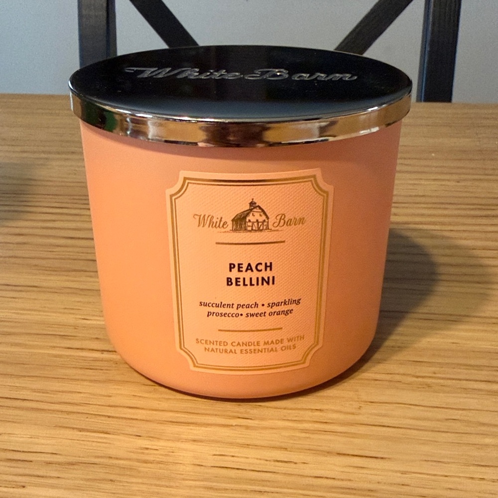 Bath & Body Works 3 Wick Candle. Peach Bellini.